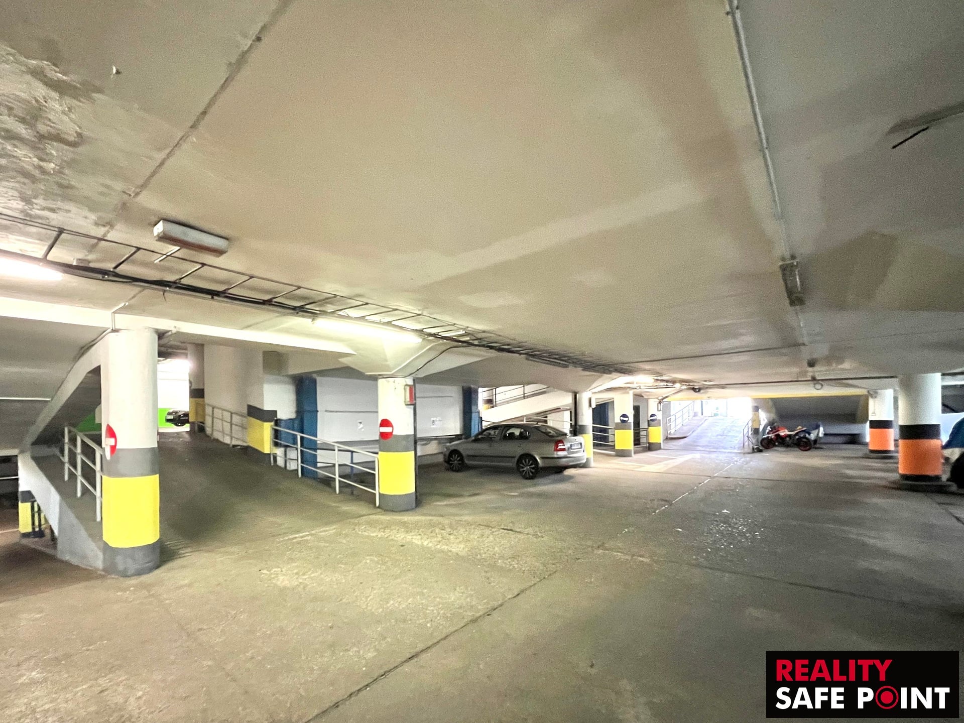 Pronájem garážových stání pro osobní automobily a čtyřkolky – 17 m2, (motocykly -7 m2), Plzeň – Slovany – foto 2