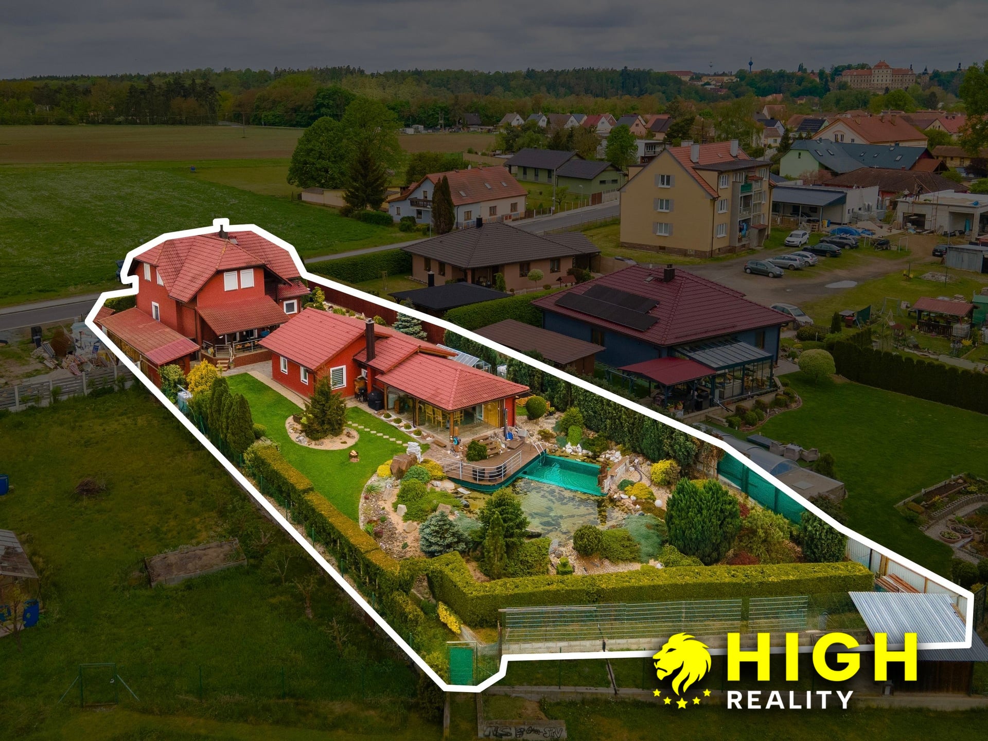 Nadstandardní rodinný dům 304 m² se zahradou 882 m², garáží a venkovním zázemím – Mantov