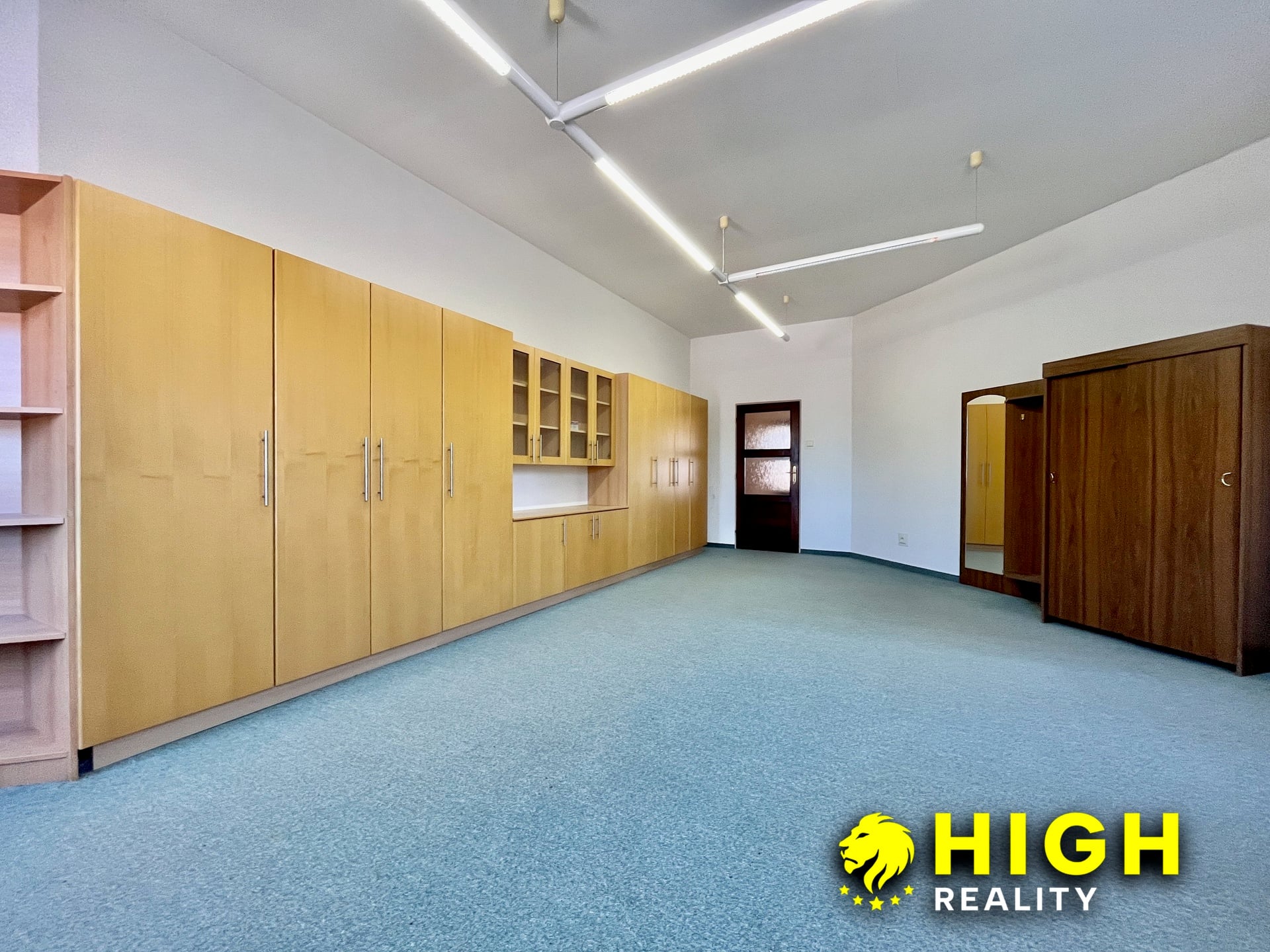 Komerční areál s vlastním zázemím a pozemkem 2 888 m² – Zruč u Plzně – foto 12