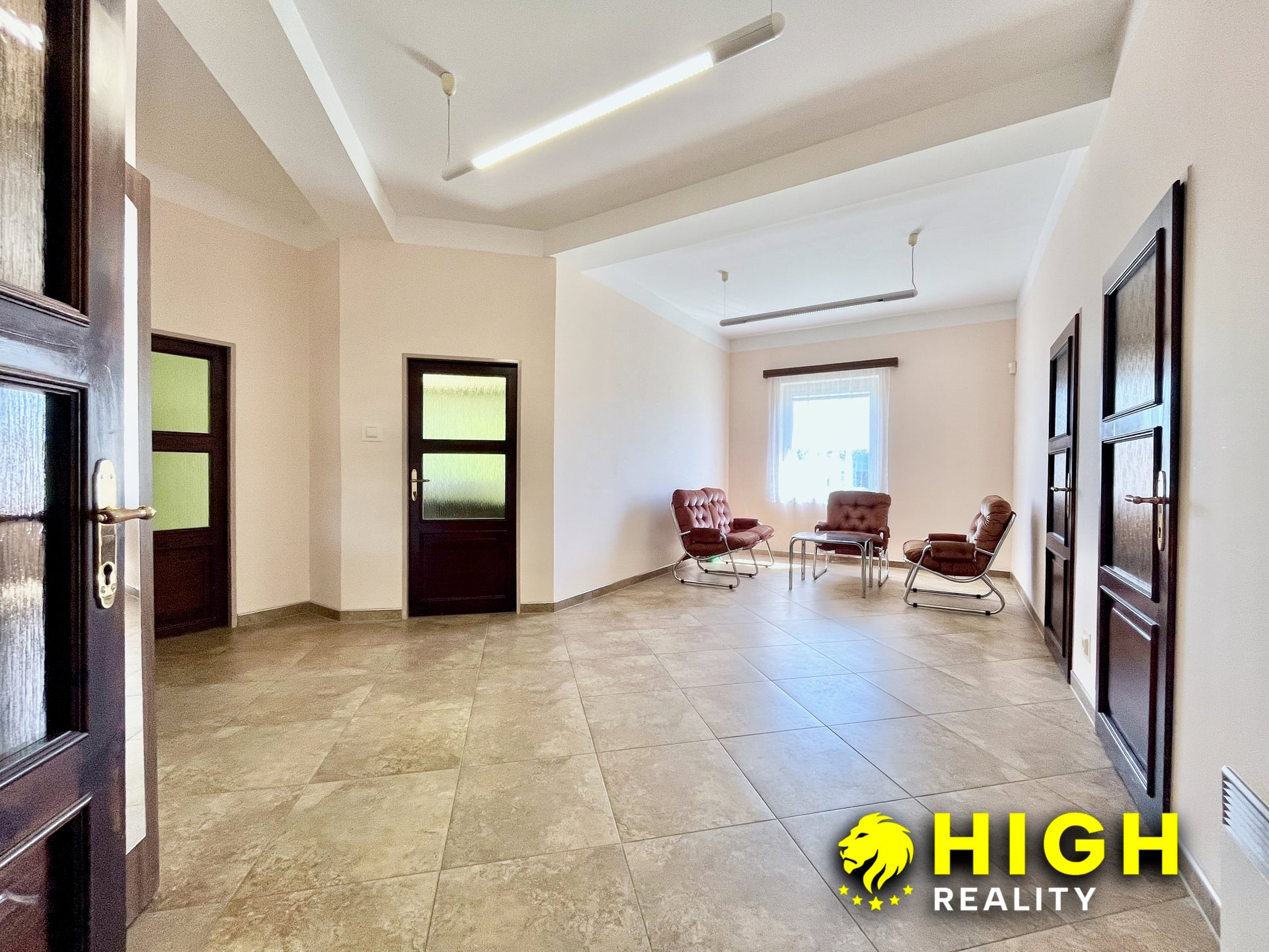 Komerční areál s vlastním zázemím a pozemkem 2 888 m² – Zruč u Plzně – foto 6
