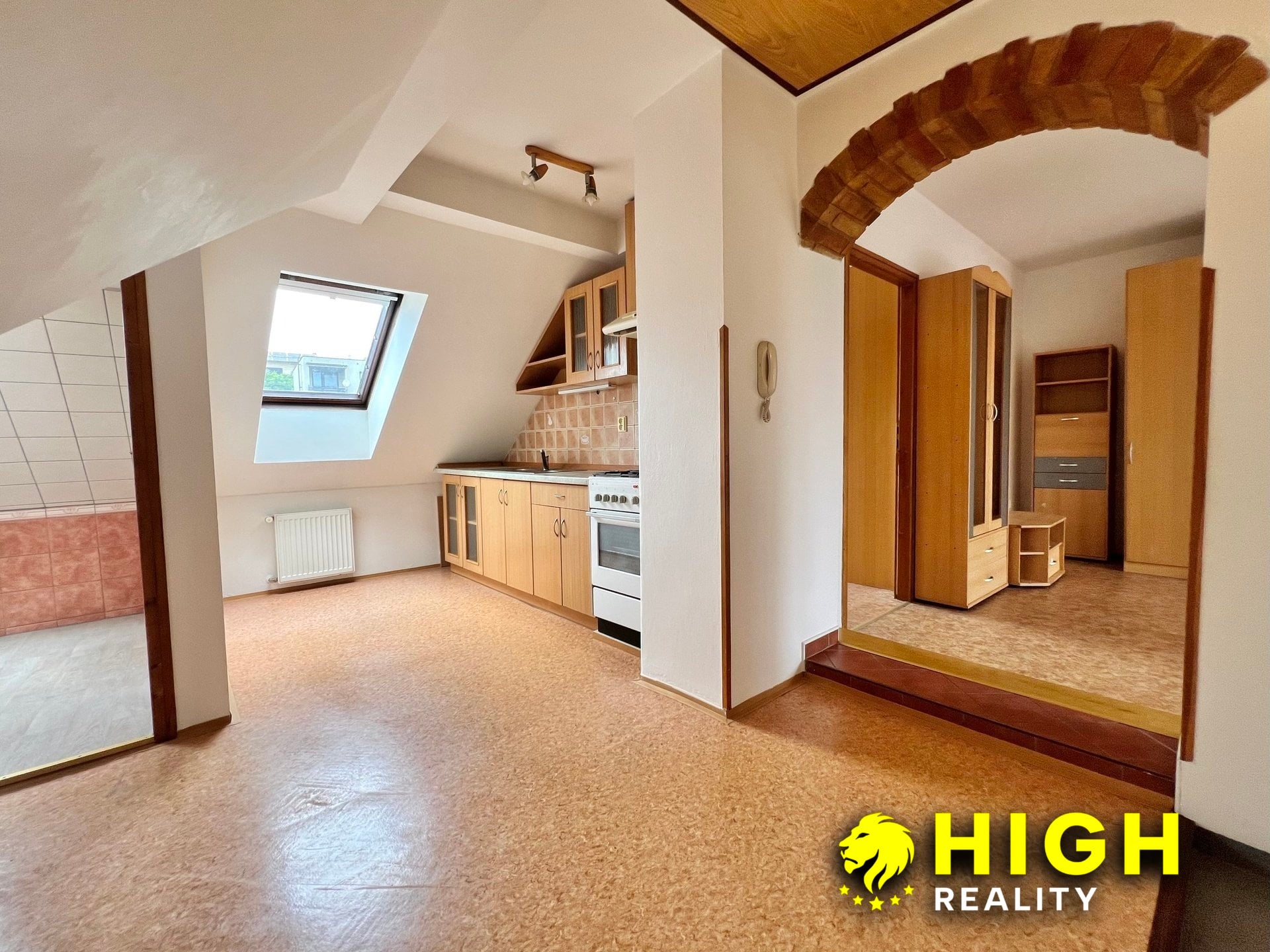 Pronájem podkrovního bytu 2+1 52 m², Plzeň - Doudlevce