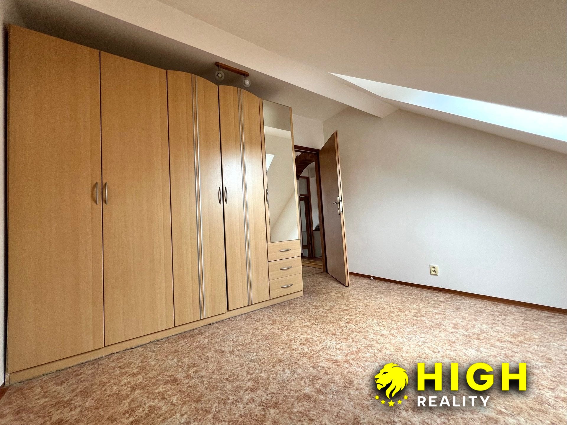 Pronájem podkrovního bytu 2+1 52 m², Plzeň - Doudlevce – foto 8