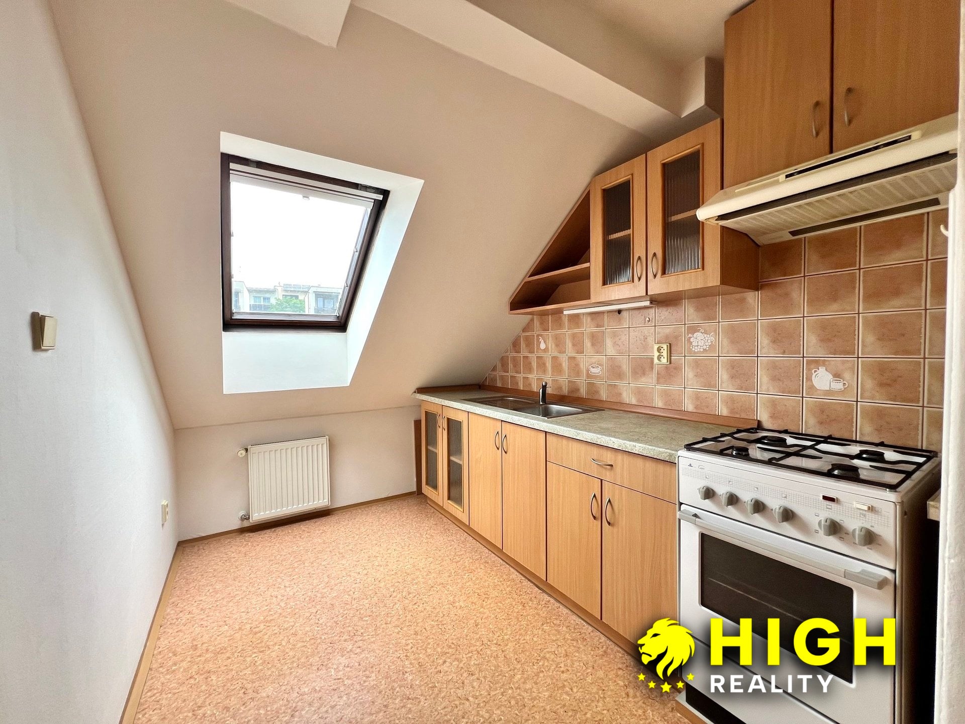 Pronájem podkrovního bytu 2+1 52 m², Plzeň - Doudlevce – foto 2